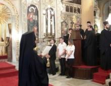 في أبرشيات الكنيسة الأرثوذكسية الروسية، تم تقنين نظام القنانة بين الكاهن والأسقف