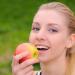 هل من الممكن أكل التفاح من الأم المرضعة؟
