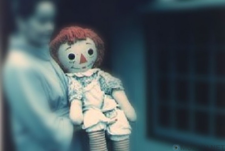 Кукла анабель 1. Тряпичная кукла Анабель. Кукла Аннабель тряпичная. Кукла Анабель марионетка. Кукла Анабель реальная история.